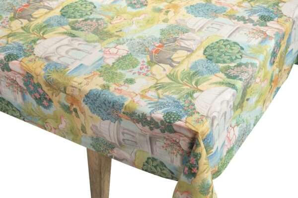 Mantel estampado con tratamiento antimanchas